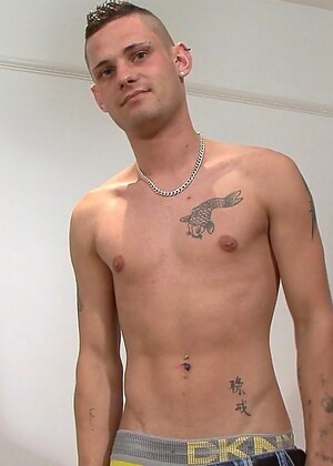 What a hot hot newbie we have this week, allow me to have the honour of introducing the super sexy, short, sexual dynamo that is Ryder!