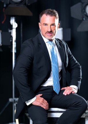 VPL Weatherman. Directed By: Raul Marcos