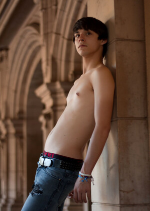 Matthew Keading Photo Set Solo